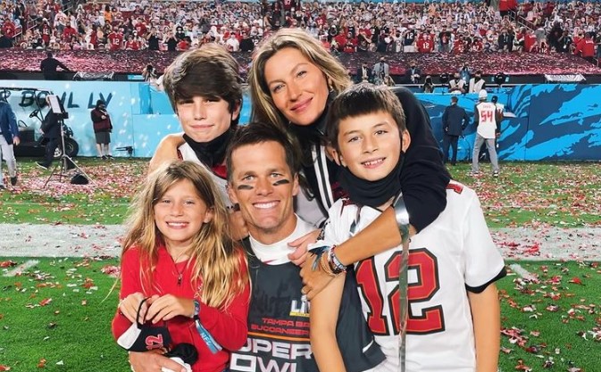 La crisis sigue, Gisele Bündchen abandona a Tom Brady en sus partidos